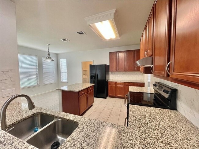 Building Photo - 608 Trail Dust Dr