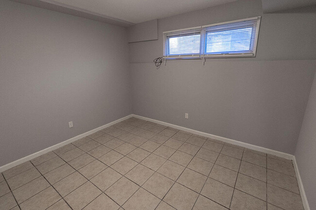 Building Photo - 706 Demaret Dr