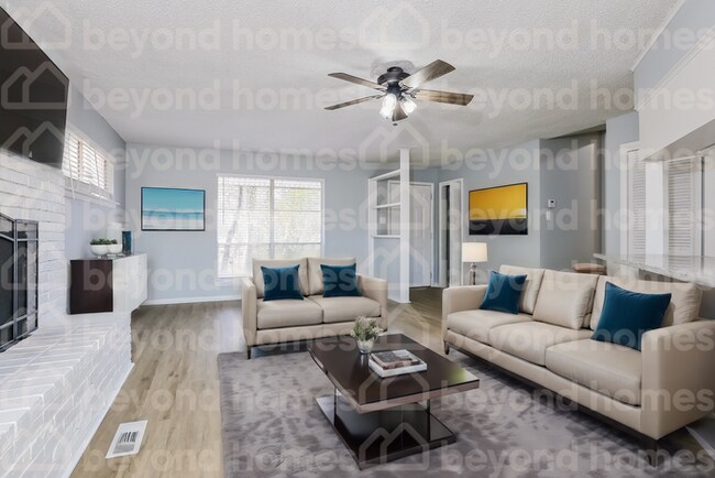 Building Photo - Beautifully renovated home with 3 bedroom ...