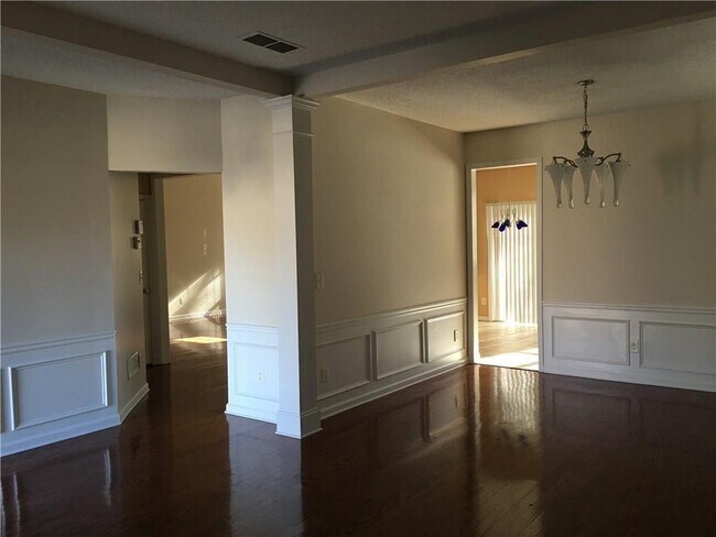 Building Photo - 655 Alstonefield Dr