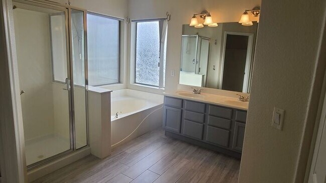 Building Photo - 5-bedroom in the heart of Gilbert