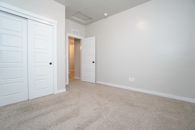 Building Photo - 1187 W Davenport St