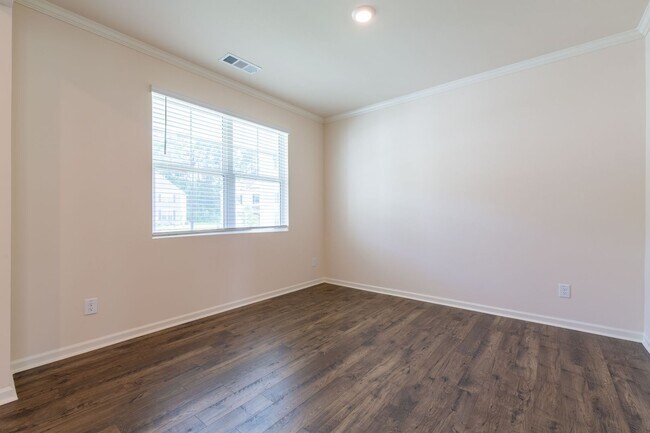 Building Photo - Spacious Family Home for Rent in Fairburn,...