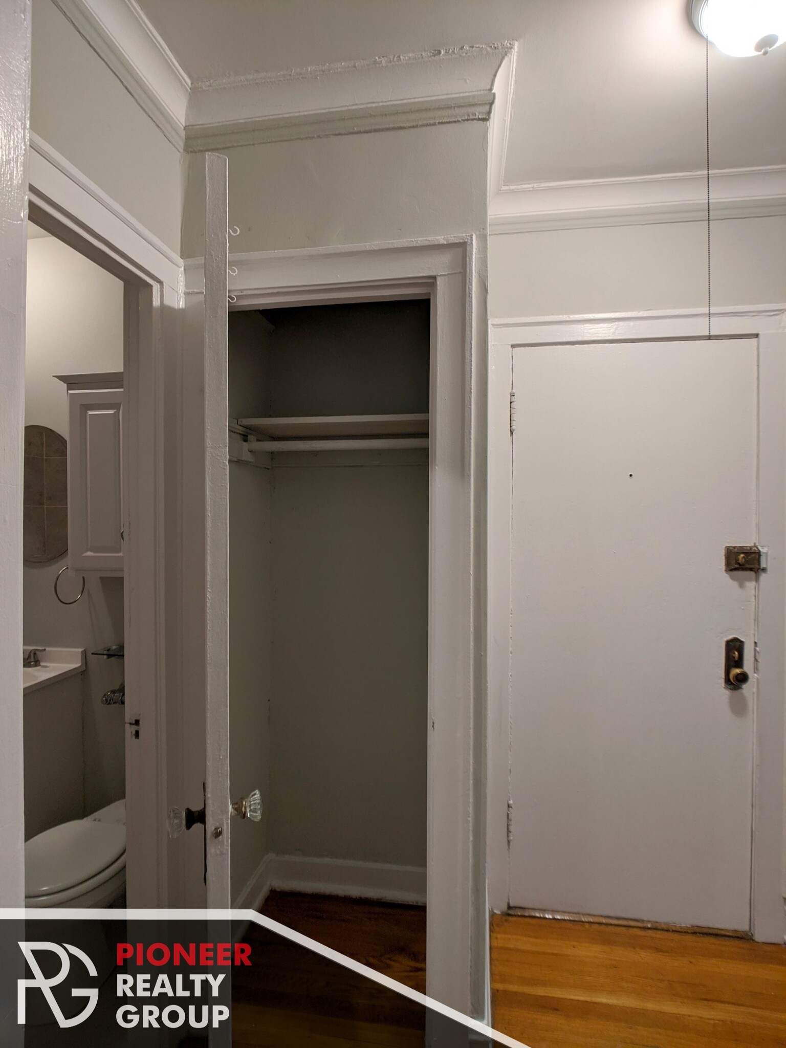 Building Photo - 546 W Surf St