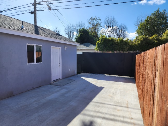Building Photo - 6505 White Oak Ave