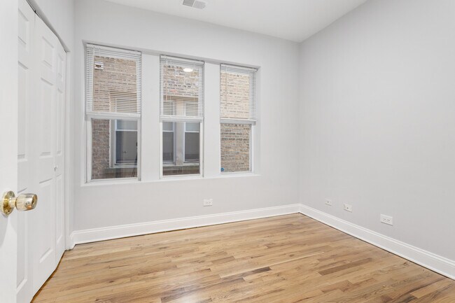 Building Photo - 7324 N Damen Ave
