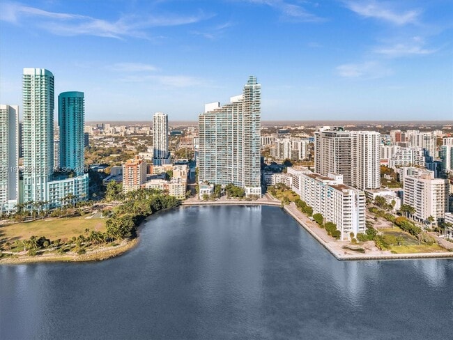 Building Photo - 2020 N Bayshore Dr