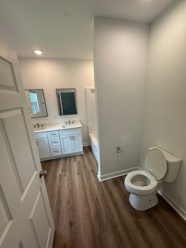 Building Photo - Hicks Duplex