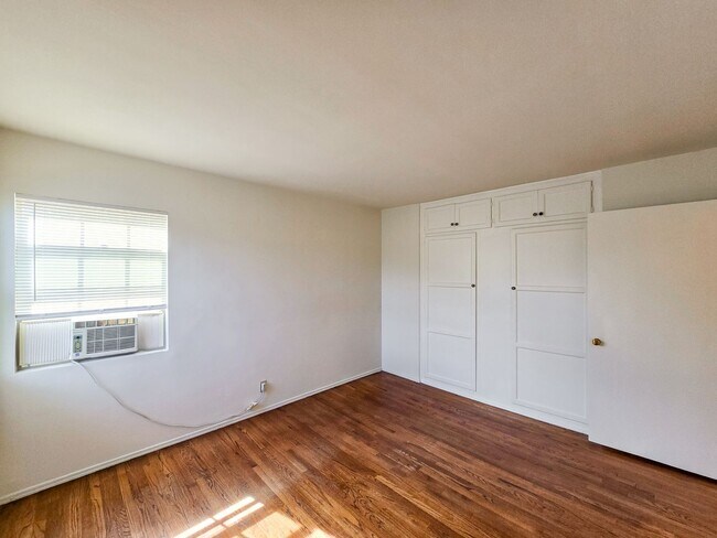 Building Photo - 310 N Florence St