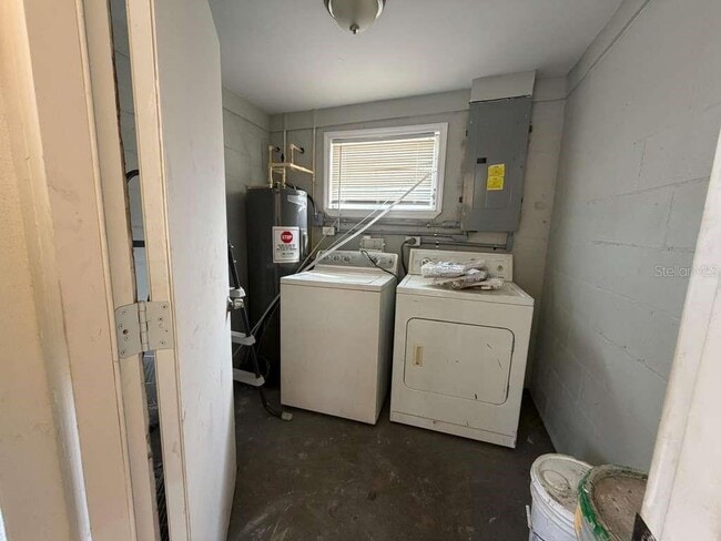 Building Photo - 1205 Ave I