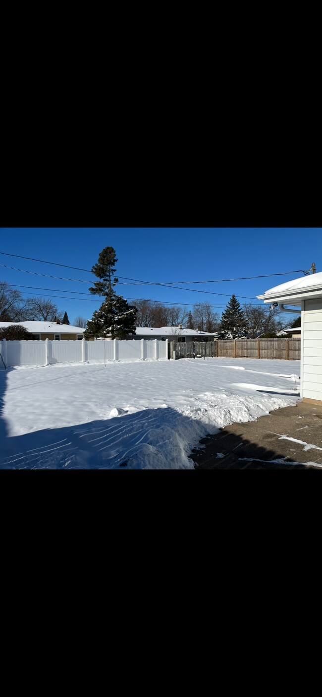 Building Photo - 509 S Matthias St