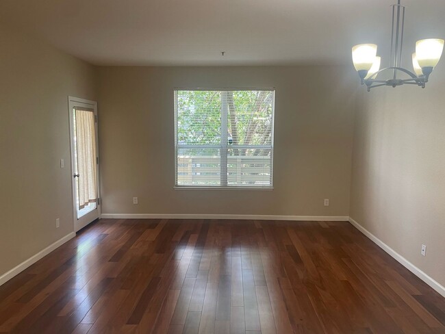 Building Photo - SUNNYVALE - Large (approx. 1,150 sq. ft.),...