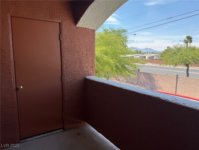 Building Photo - 8101 W Flamingo Rd