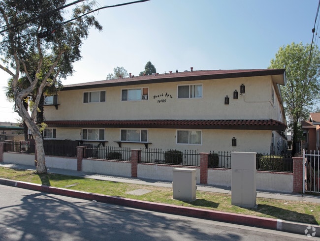 Building Photo - Beach Apartments