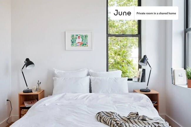 Building Photo - 854 Hancock St