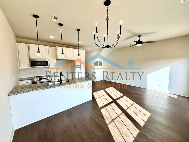 Building Photo - Modern Luxury Townhouse in the Heart of Huntsville