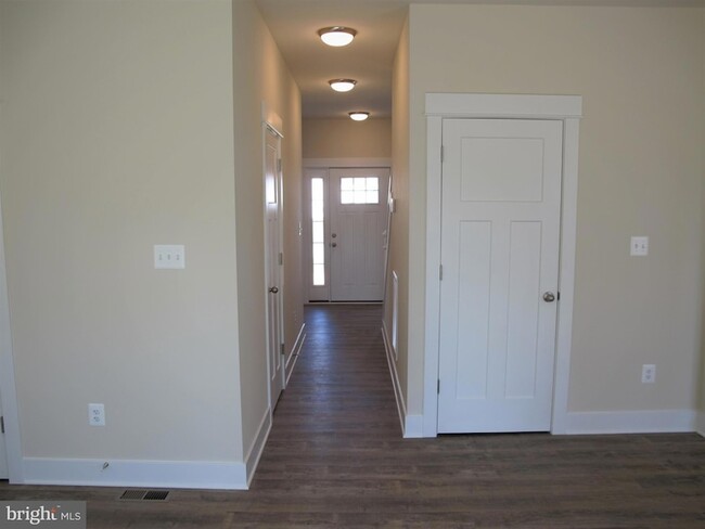 Building Photo - 43 Lee St