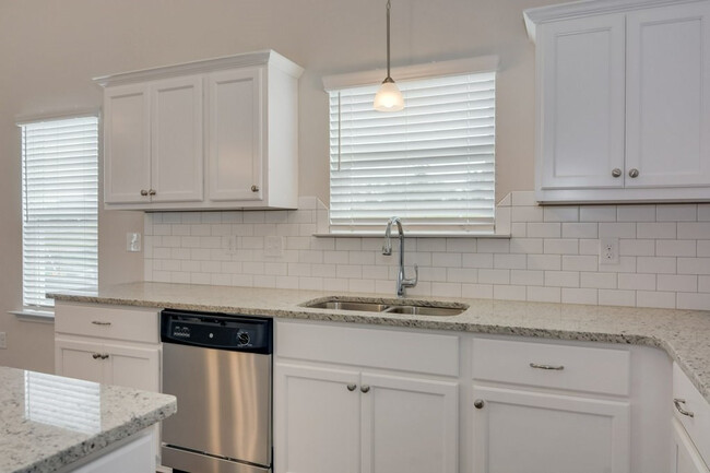 Building Photo - 491 Amesbury Dr