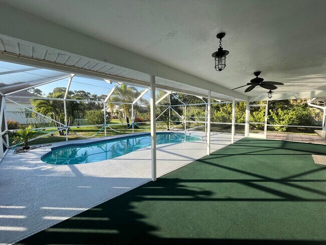 Building Photo - 1911 SE Gaskins Cir