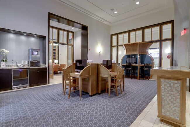 Building Photo - 550 14th St S