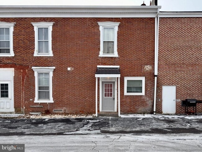 Building Photo - 100 S Front St