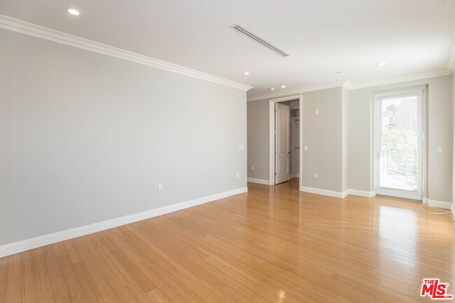 Building Photo - 1283 Havenhurst Dr