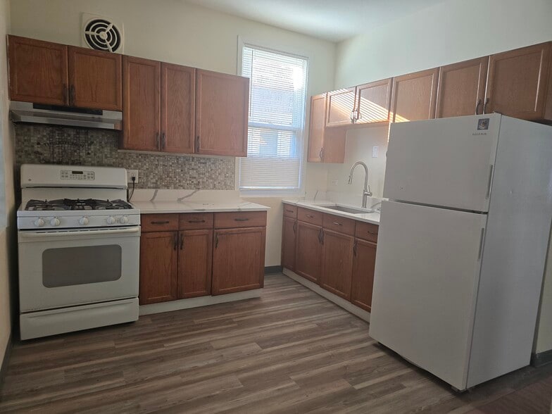 Building Photo - 1227 N Parkside Ave