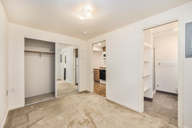 Building Photo - 935 Central Ave