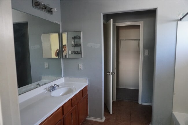 Building Photo - 4727 Live Meadow Ln