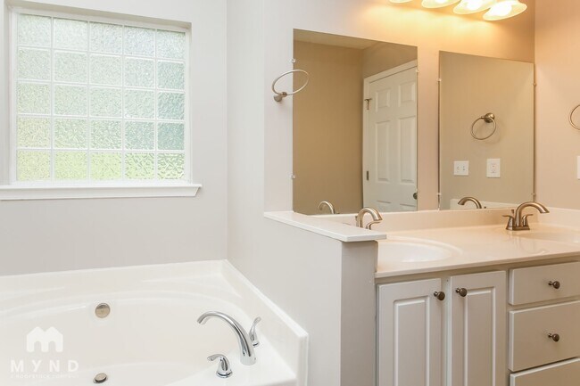 Building Photo - 4070 Lions Gate