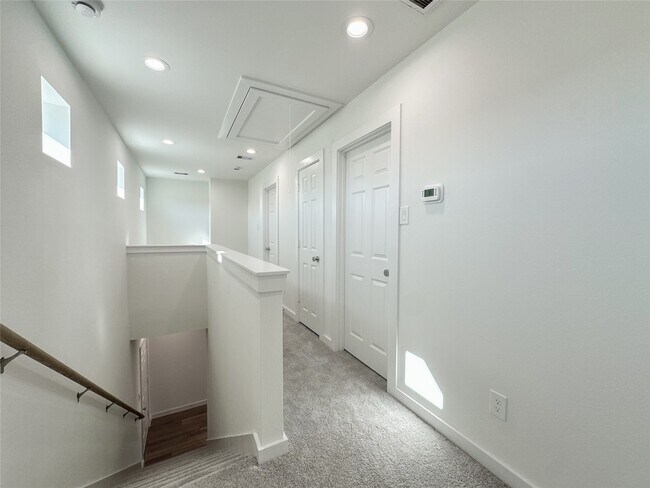 Building Photo - 824 Waxahachie St