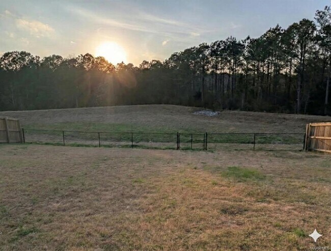 Building Photo - 750 Park Ln