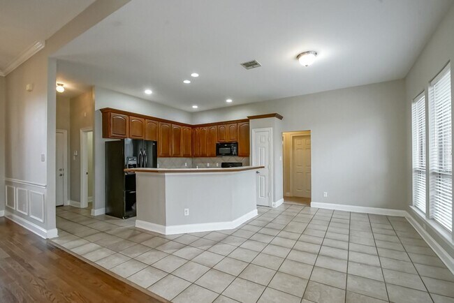 Building Photo - 12600 Woodland Hill Rd