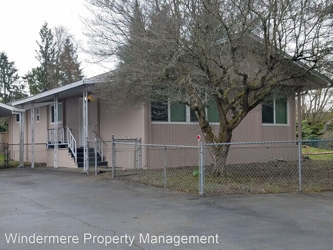 Primary Photo - 2 br, 1.5 bath House - 892 NE Riddell Road