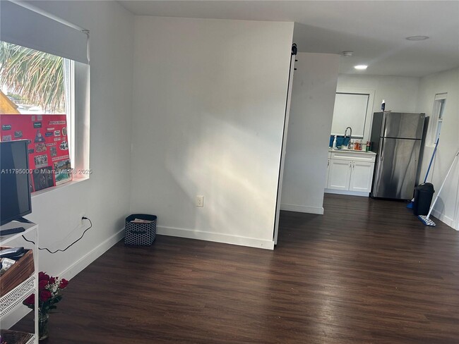 Building Photo - 8260 Byron Ave