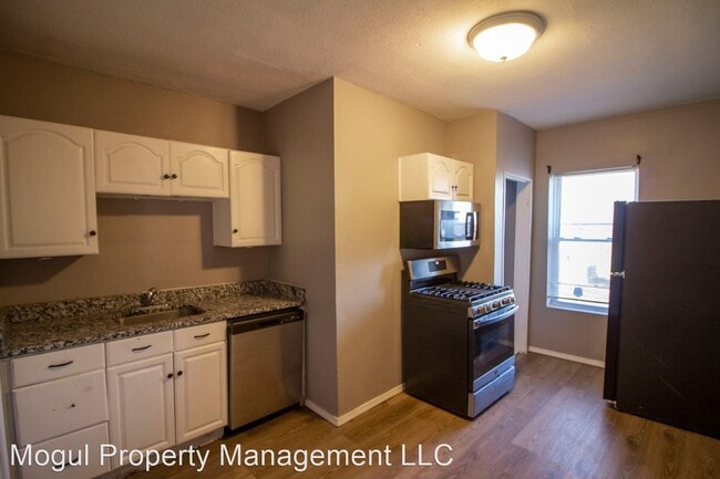 Building Photo - 2 br, 1 bath House - 4058 E Iowa Ave