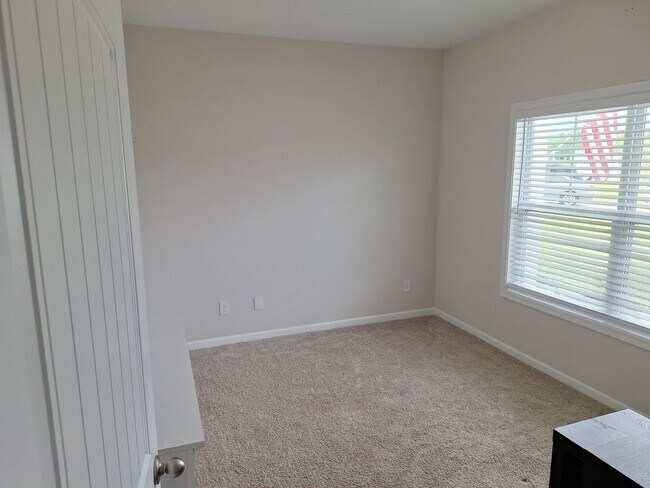 Building Photo - Magnificent Five Bedroom Home in Elgin SC!