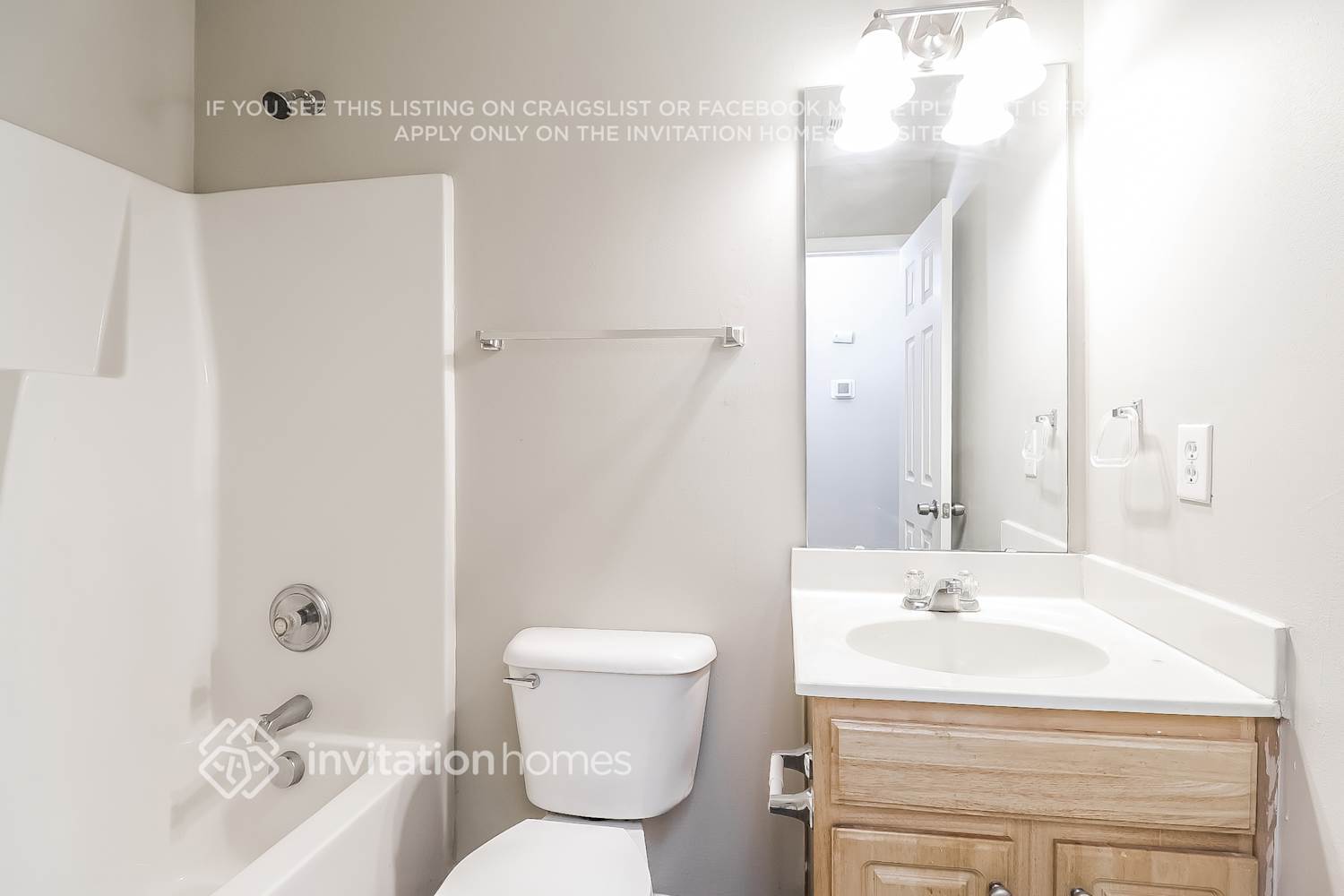 Building Photo - 9409 Dewey Dr