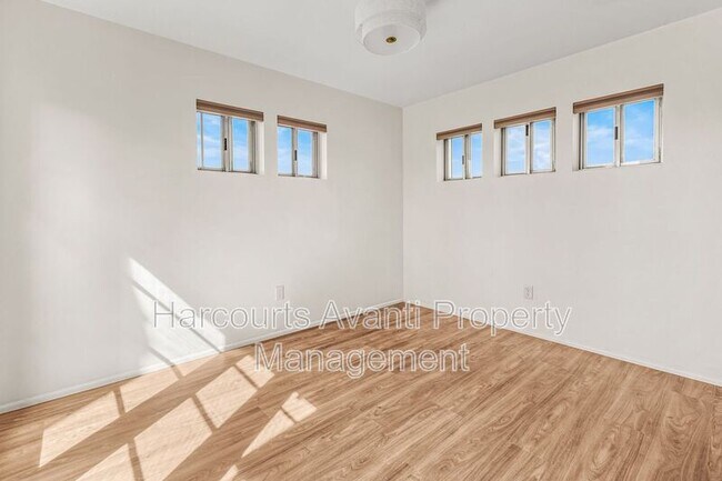 Building Photo - 915 Civic Center Dr