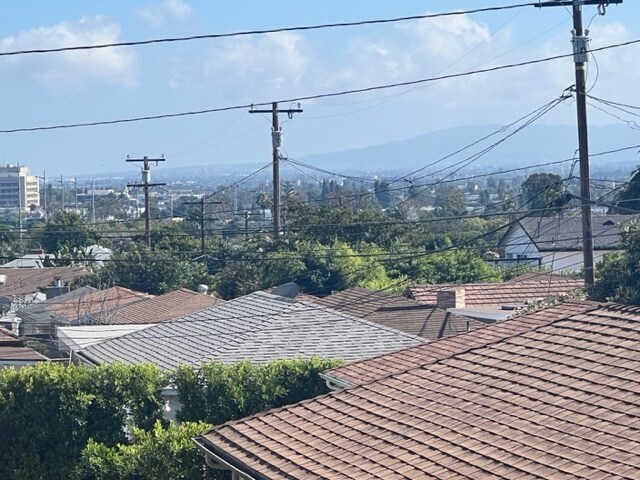 Building Photo - 5913 S Fairfax Ave