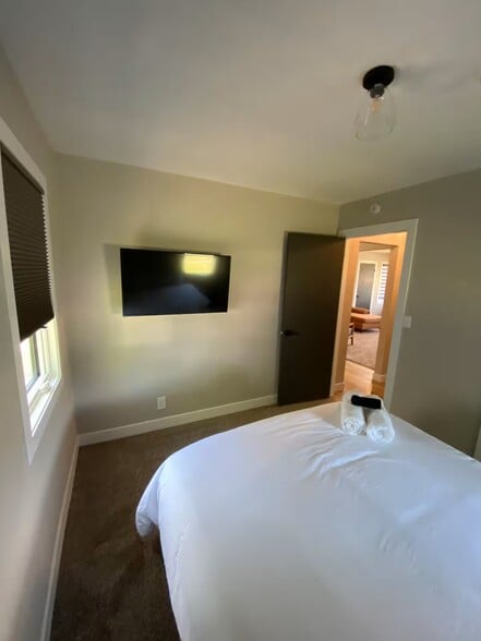 Building Photo - 2601 W 13th St