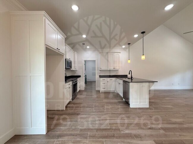 Building Photo - Bella Vista Single-Family Home- 3 Bed/ 2 B...