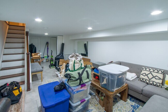 Building Photo - Beautiful Point Breeze Townhome