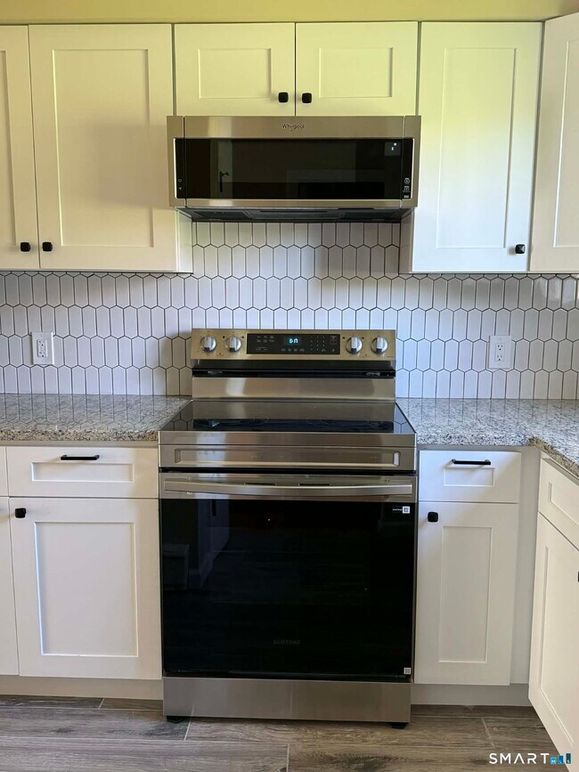 Building Photo - 1001 Old Colony Rd