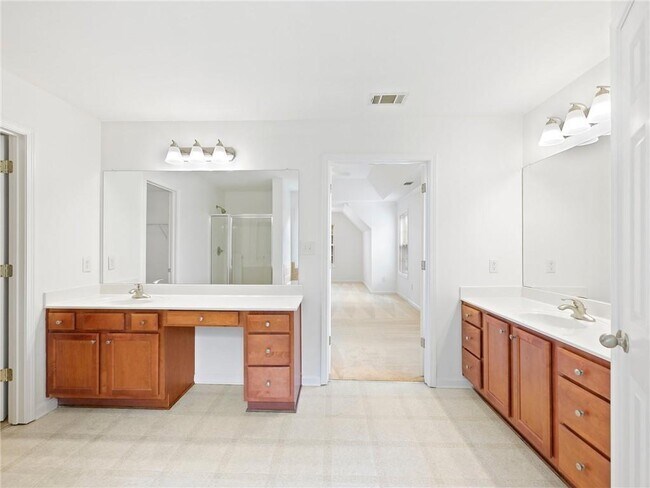 Building Photo - 3926 Walnut Grove Way