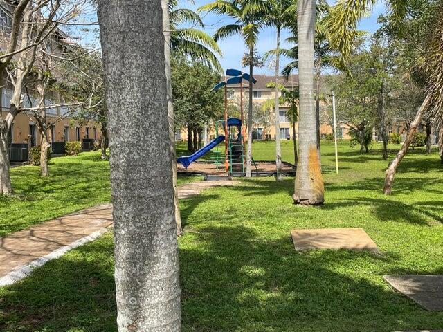 Building Photo - 1734 NE 6th St