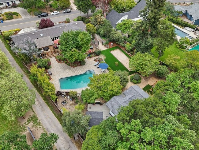 Building Photo - Single-Level Three-Bedroom Retreat in Napa...