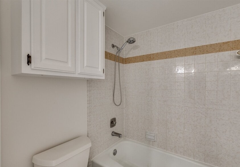 Building Photo - 2605 W Washington Cir