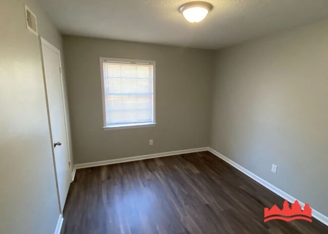 Building Photo - 5082 Chantilly Dr