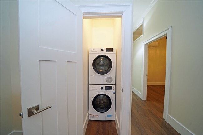 Building Photo - 184 N Main St